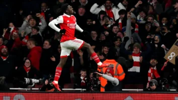 ‘Unstoppable’ Arsenal triumph over Man United in five-goal thriller